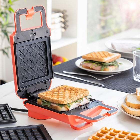 Gofrera y Sandwichera 2 en 1 con Recetas Wafflicher InnovaGoods